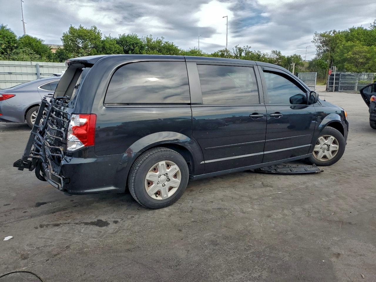 2012 DODGE GRAND CARAVAN SE photo 3