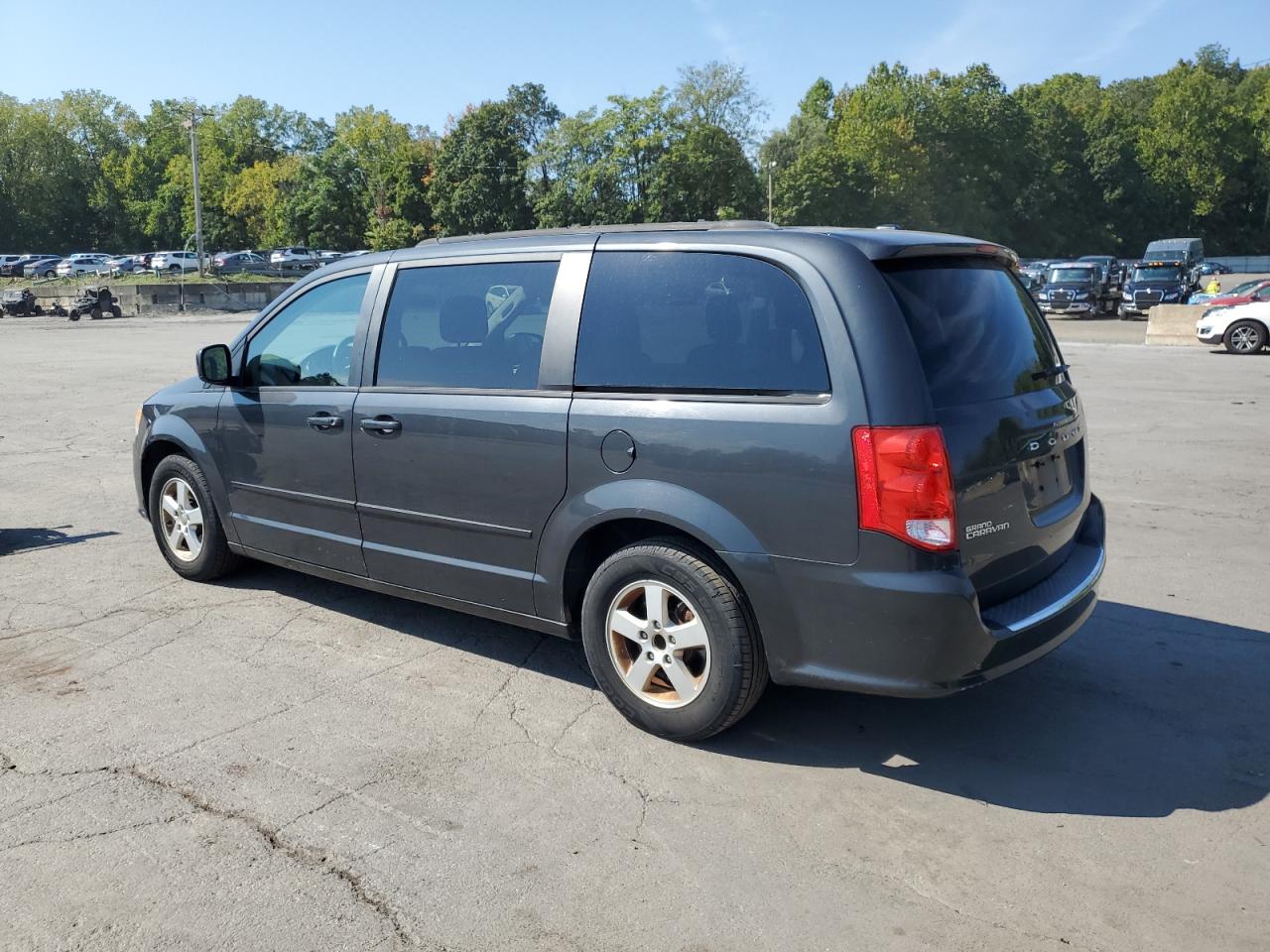 2011 DODGE GRAND CARAVAN MAINSTREET photo 2
