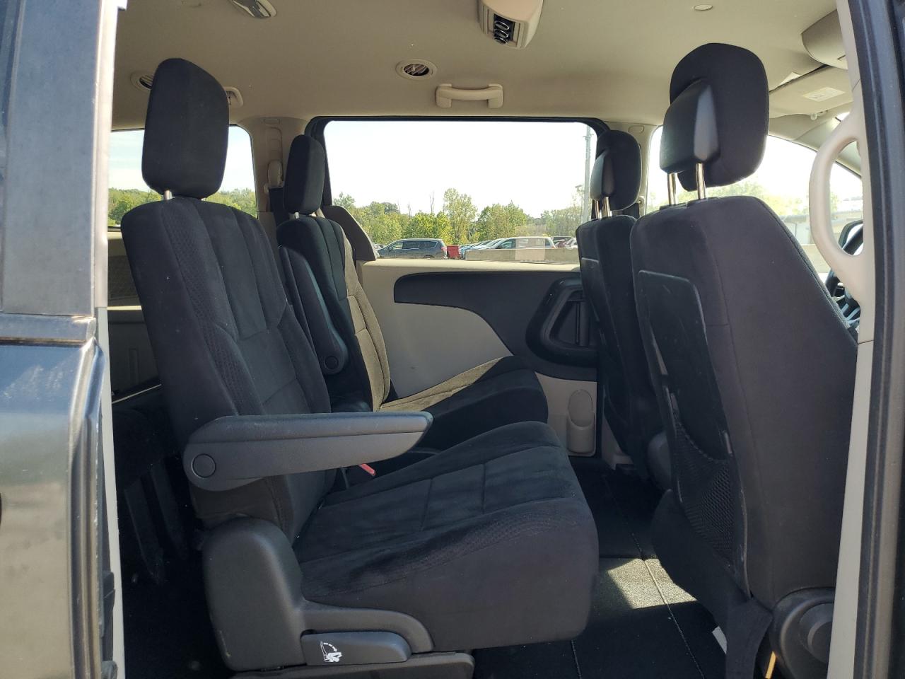 2011 DODGE GRAND CARAVAN MAINSTREET photo 11