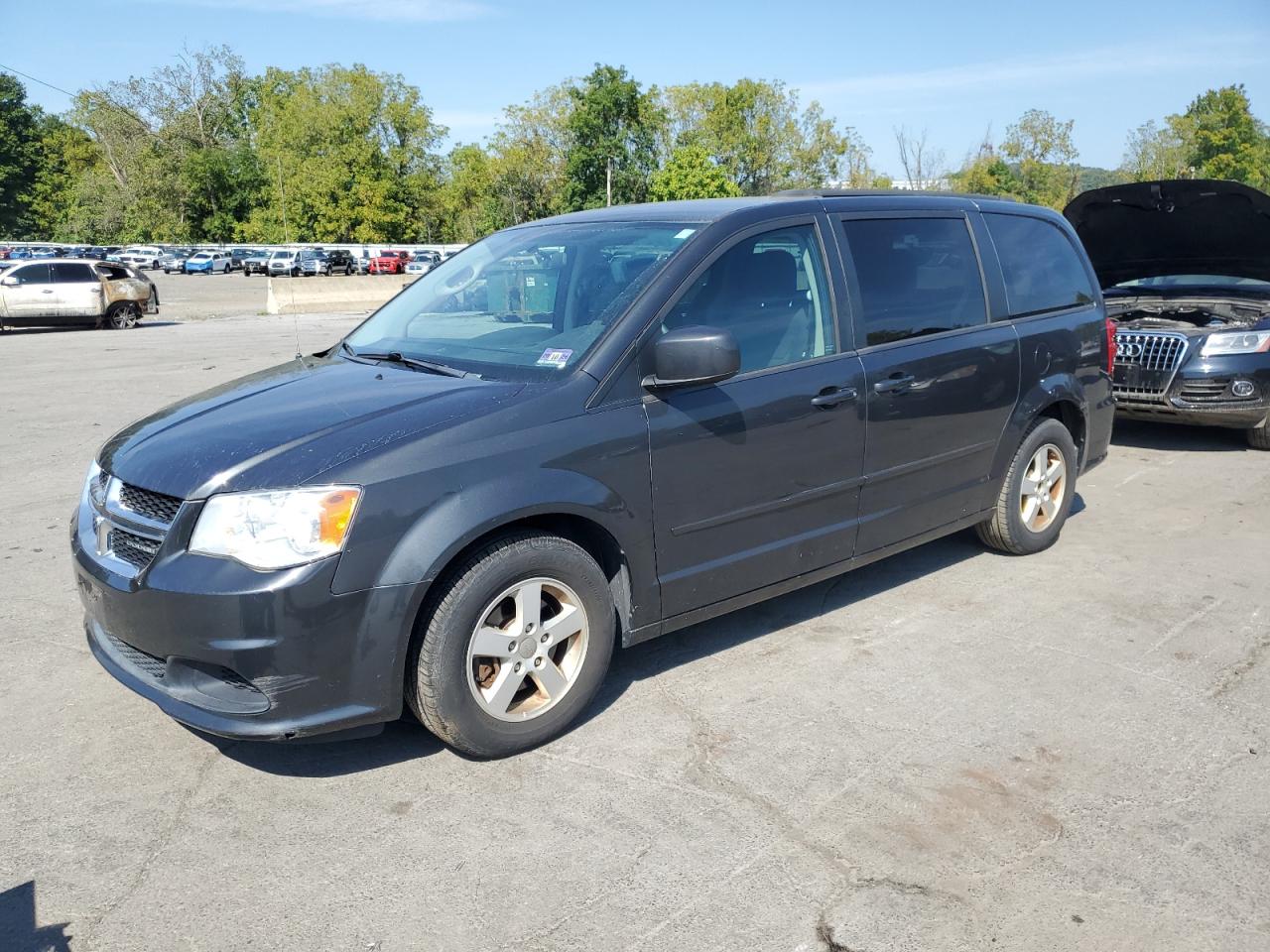 2011 DODGE GRAND CARAVAN MAINSTREET — FRONT END damage — photo 1