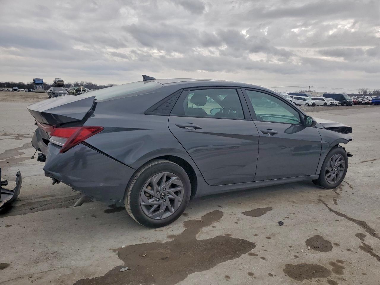 2024 HYUNDAI ELANTRA SEL photo 3