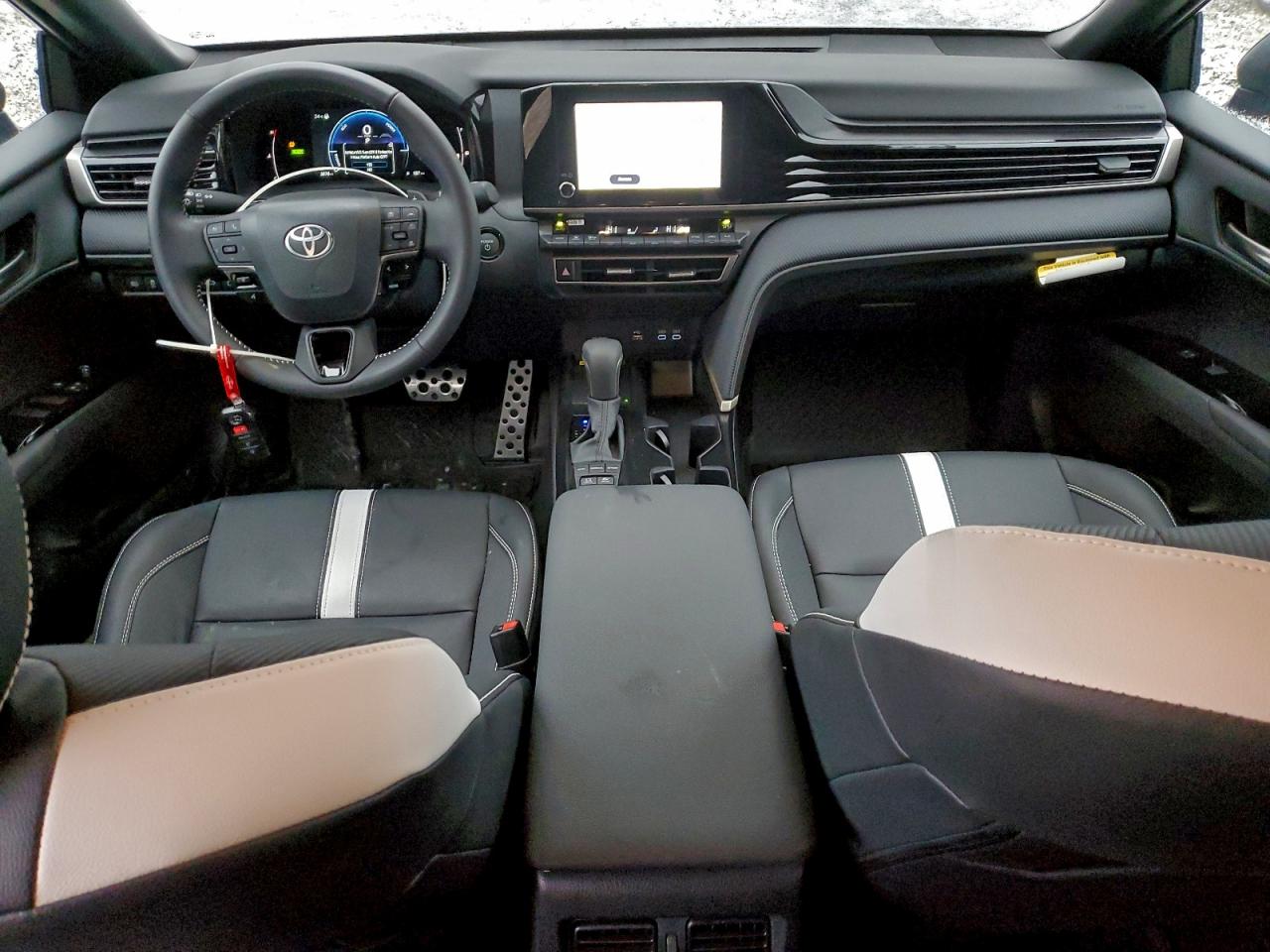 2025 TOYOTA CAMRY XSE photo 8