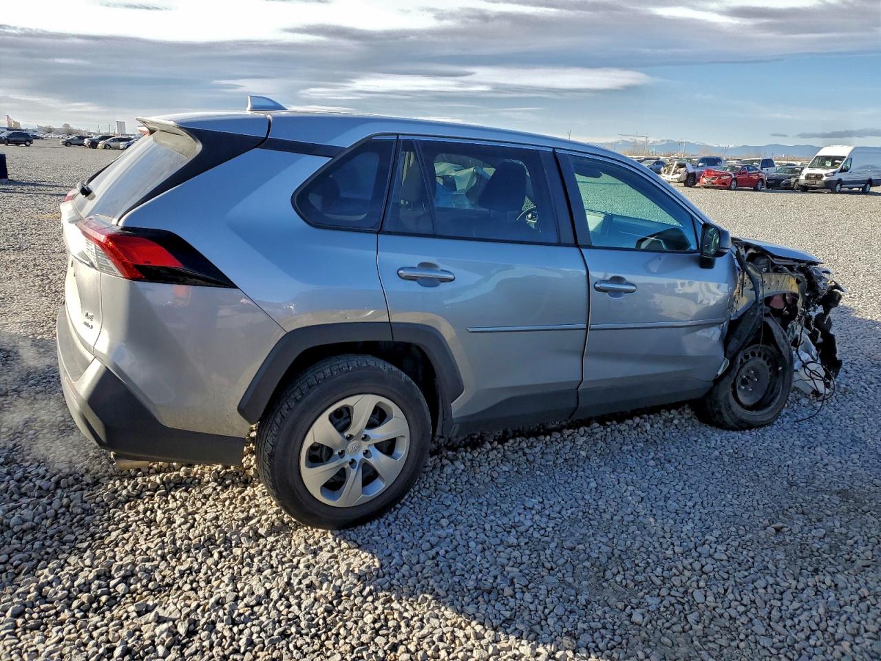 2022 TOYOTA RAV4 LE photo 3