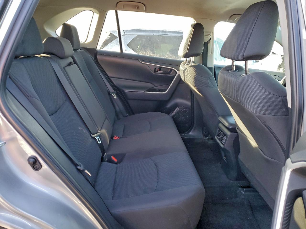 2022 TOYOTA RAV4 LE photo 11