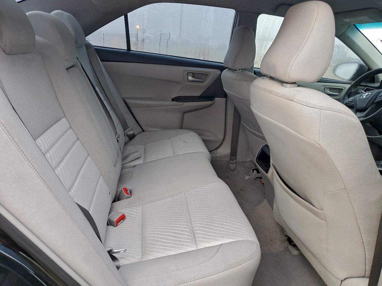 2015 TOYOTA CAMRY LE photo 28