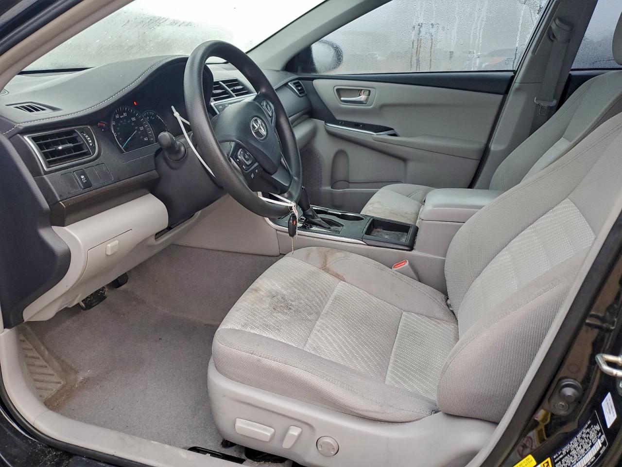 2015 TOYOTA CAMRY LE photo 19
