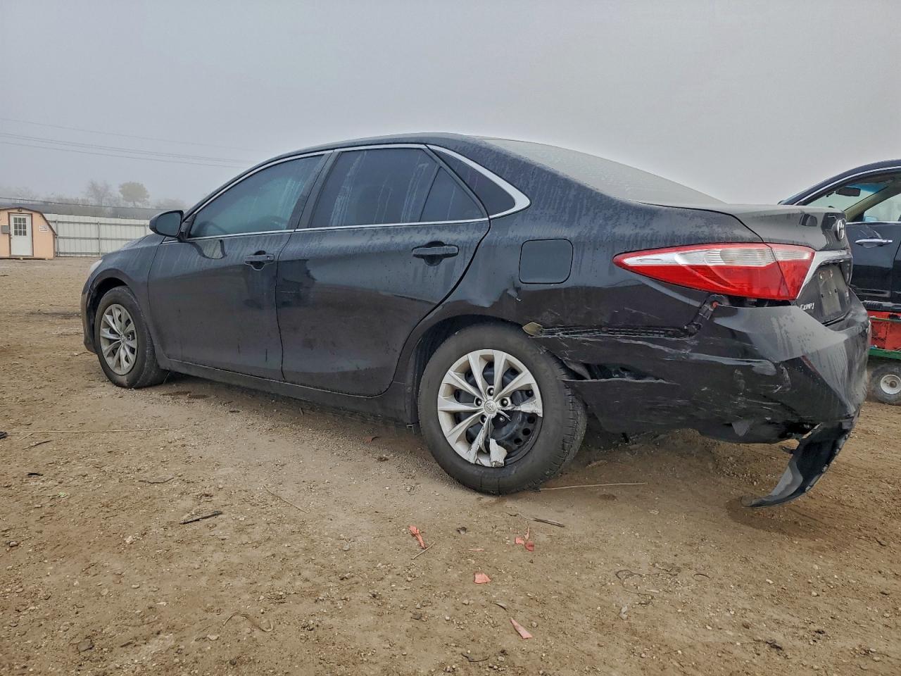 2015 TOYOTA CAMRY LE photo 4