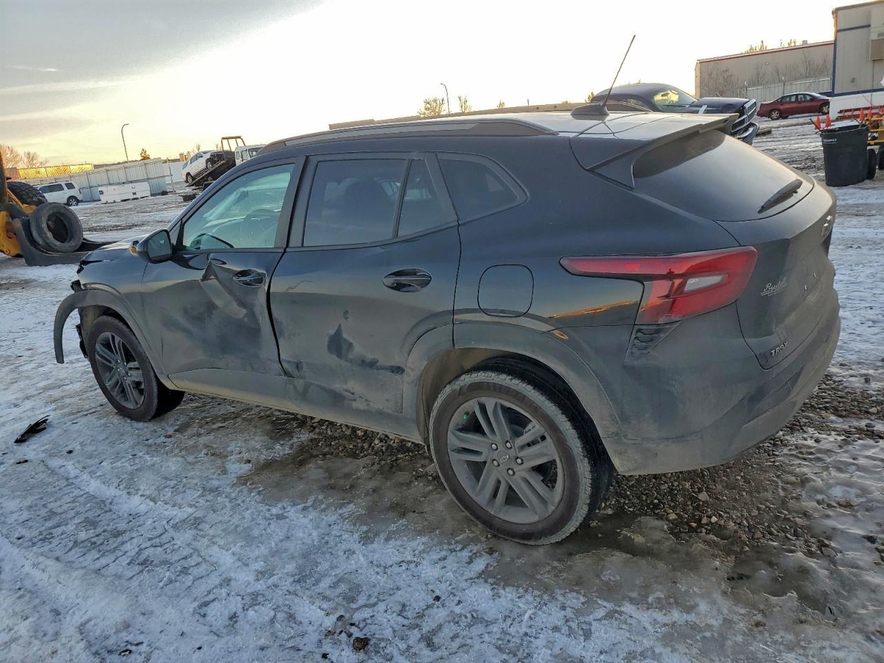 2025 CHEVROLET TRAX ACTIV photo 2