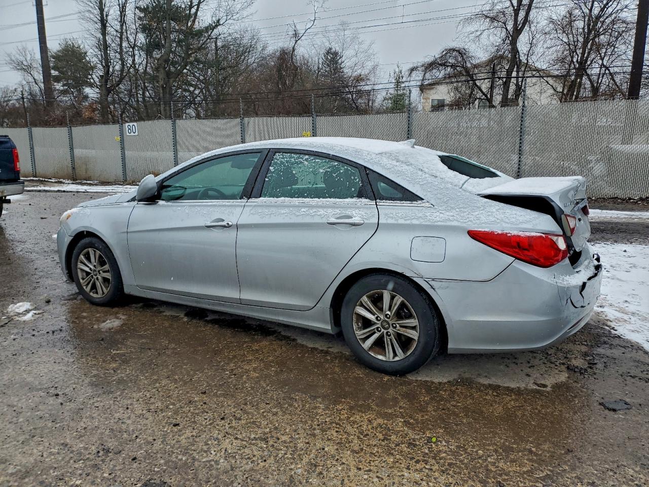 2013 HYUNDAI SONATA GLS photo 2