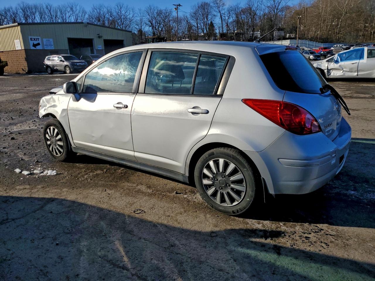 2011 NISSAN VERSA S photo 2
