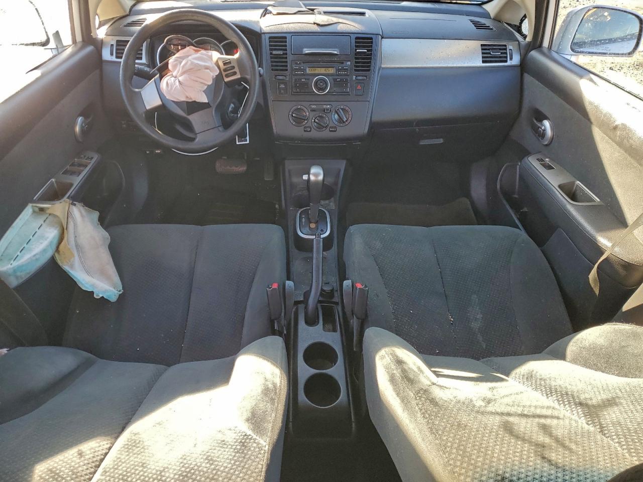 2011 NISSAN VERSA S photo 8