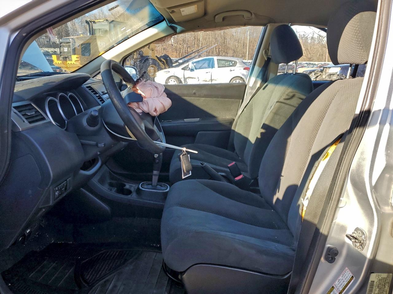 2011 NISSAN VERSA S photo 7