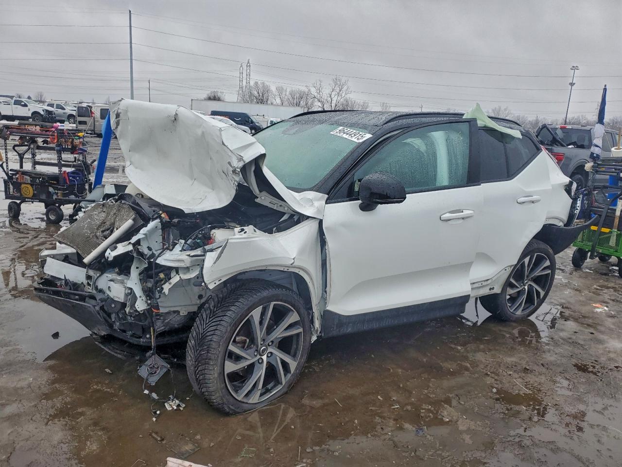 2019 VOLVO XC40