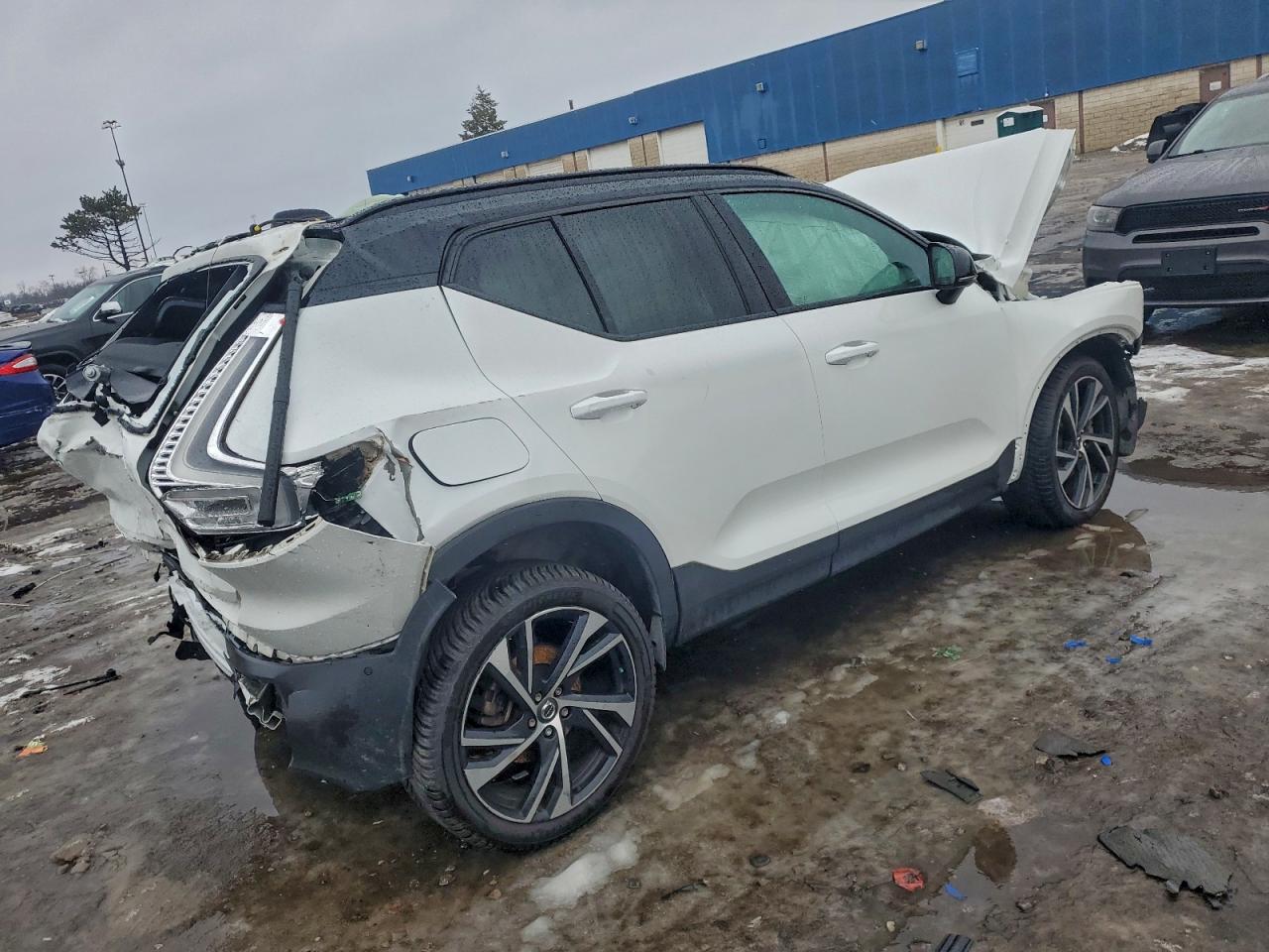 2019 VOLVO XC40 T5 R-DESIGN photo 3
