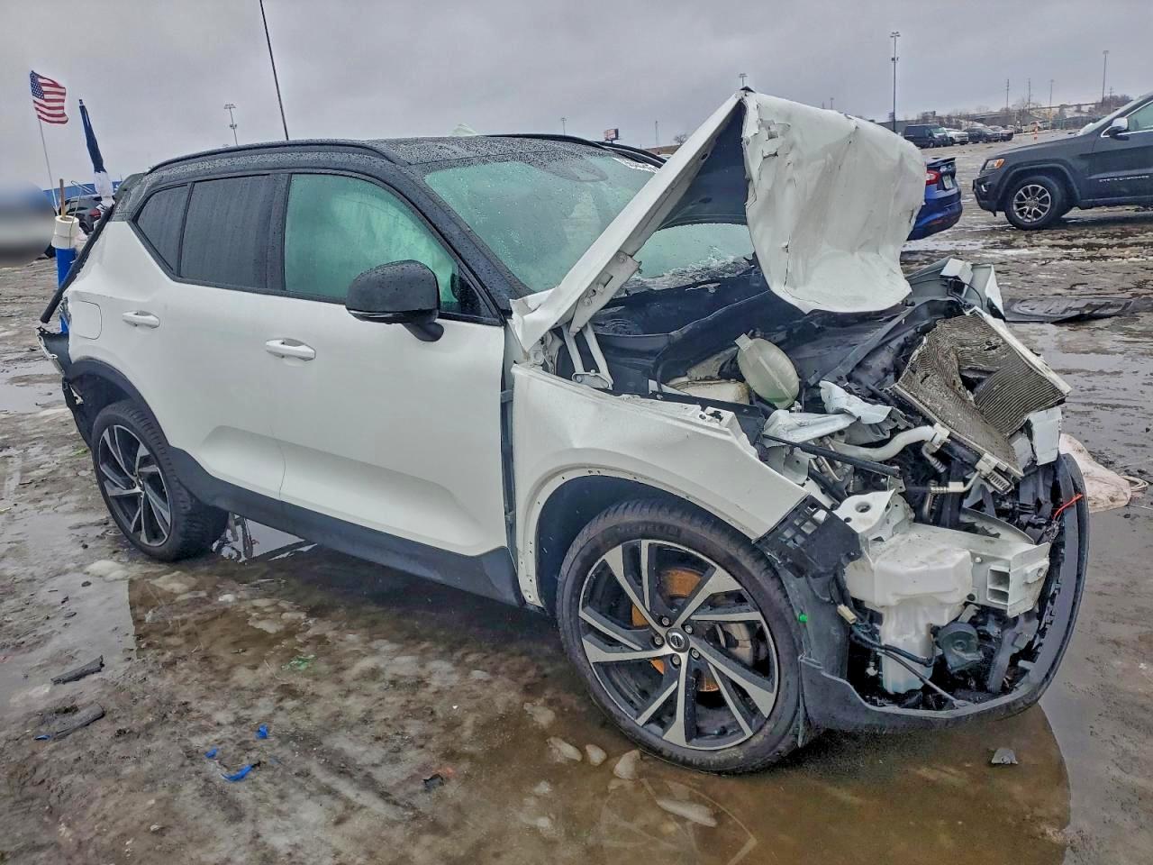 2019 VOLVO XC40 T5 R-DESIGN photo 4