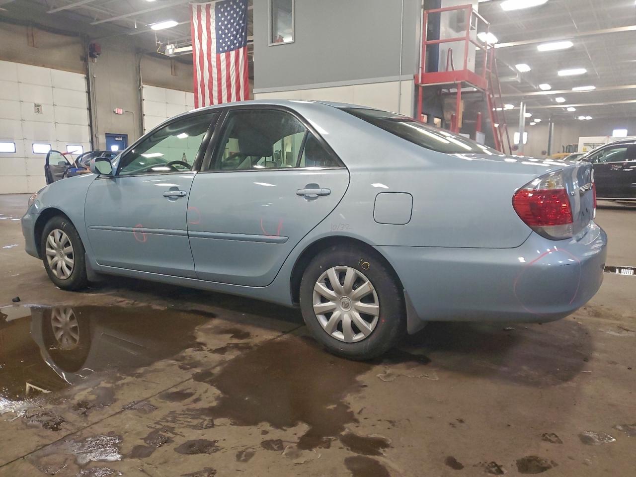 2006 TOYOTA CAMRY LE photo 2