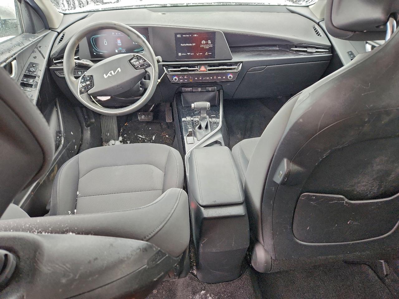 2024 KIA NIRO LX photo 8