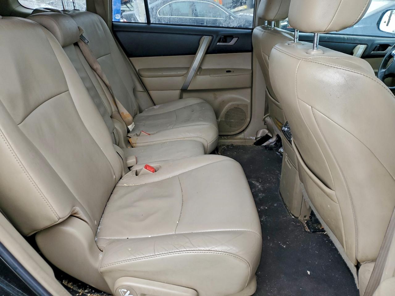 2011 TOYOTA HIGHLANDER BASE photo 11