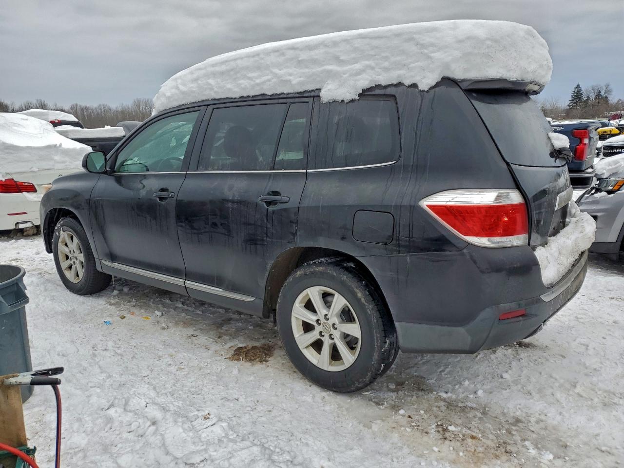 2011 TOYOTA HIGHLANDER BASE photo 2