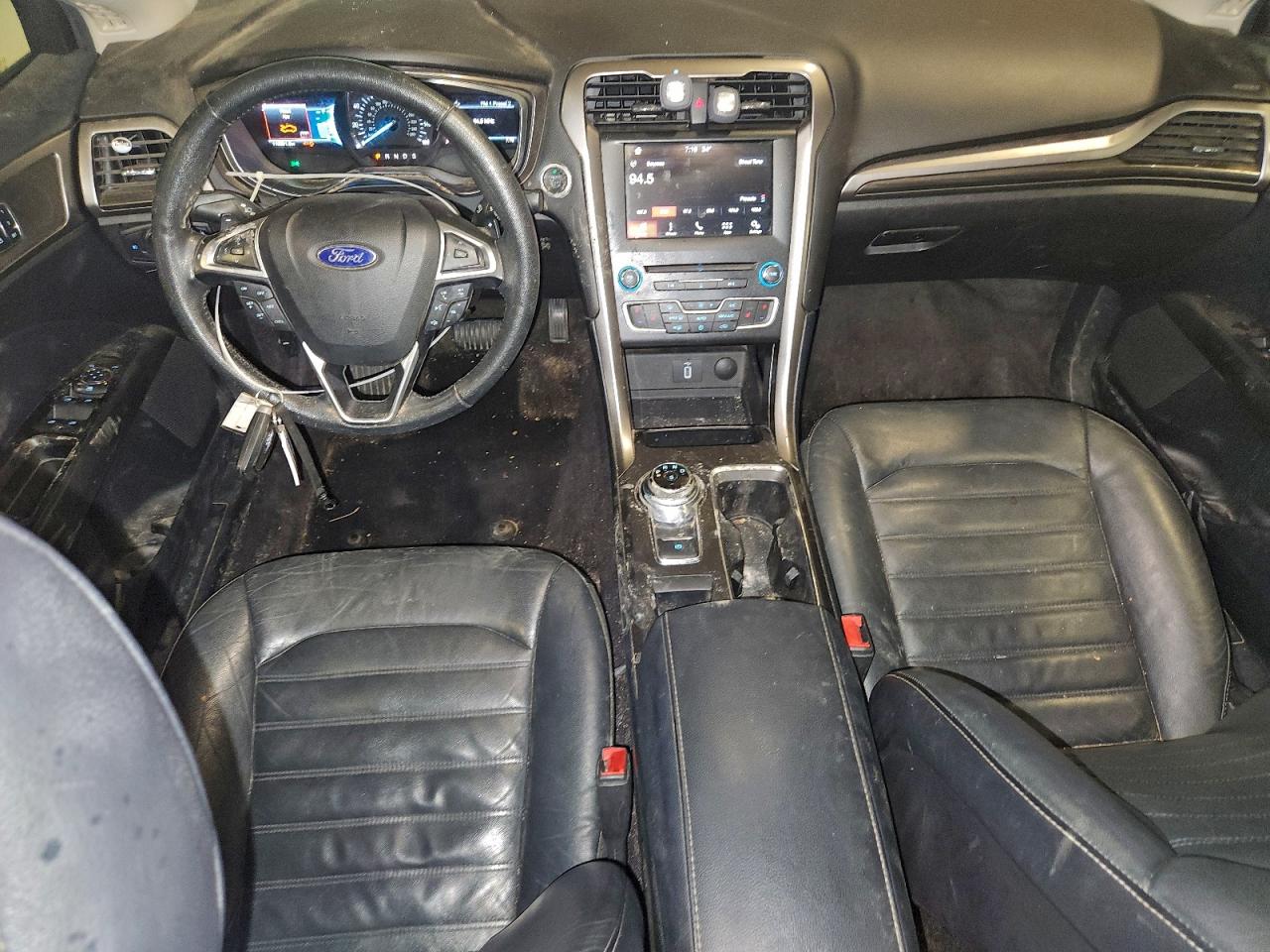 2017 FORD FUSION SE photo 8