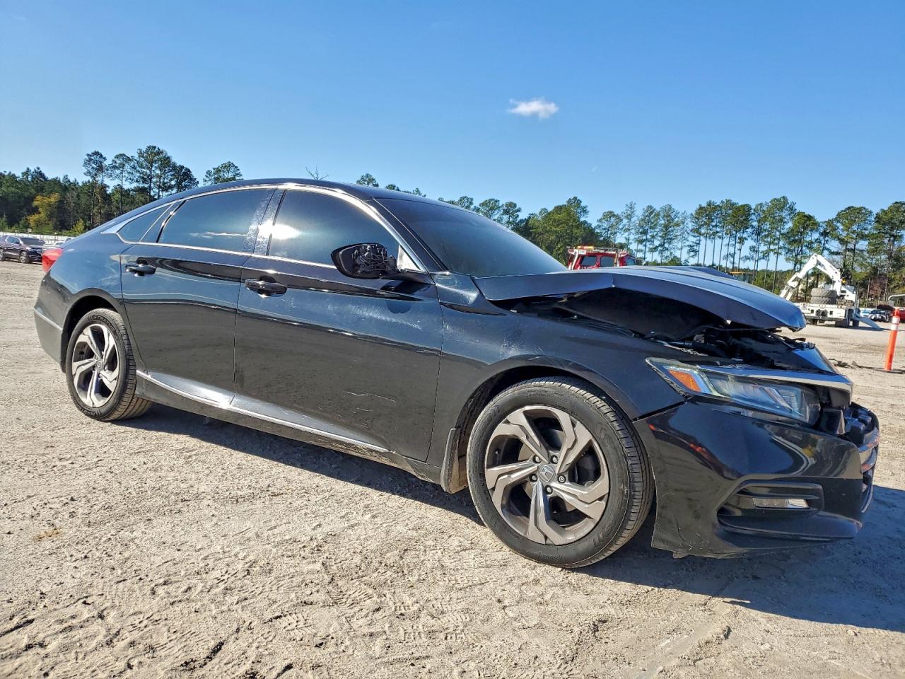 2018 HONDA ACCORD EX photo 4