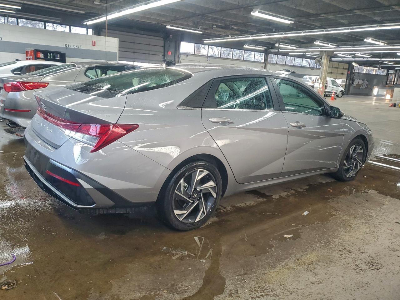 2025 HYUNDAI ELANTRA SEL photo 3