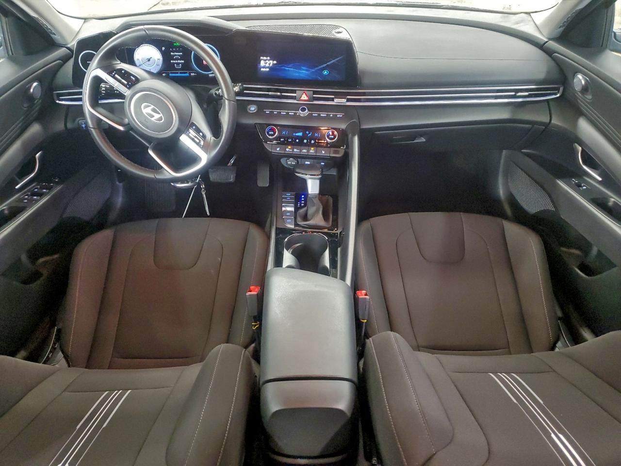2025 HYUNDAI ELANTRA SEL photo 8