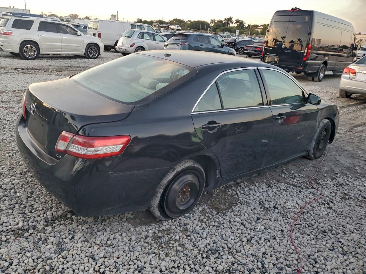 2011 TOYOTA CAMRY BASE photo 3