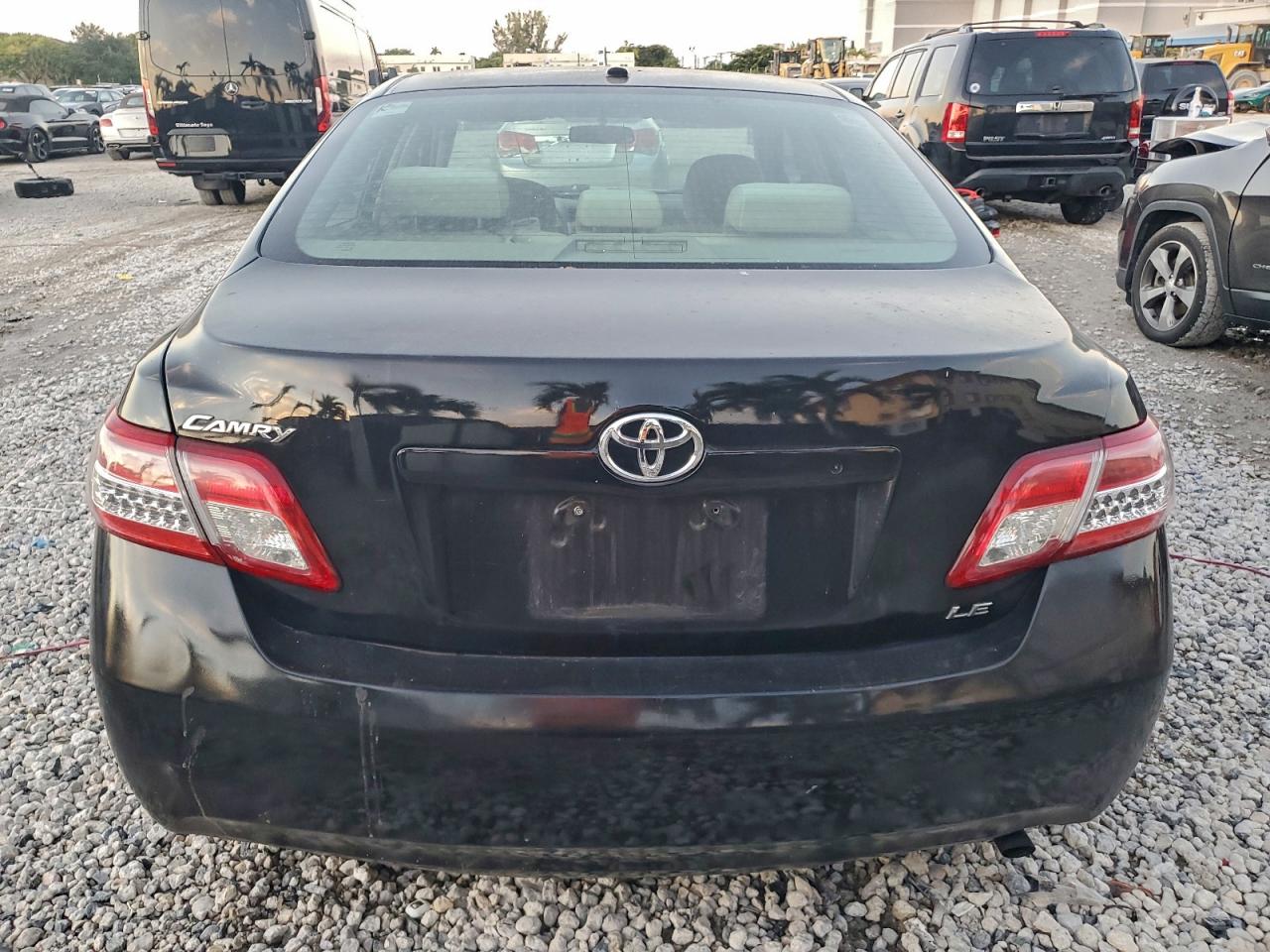 2011 TOYOTA CAMRY BASE photo 6