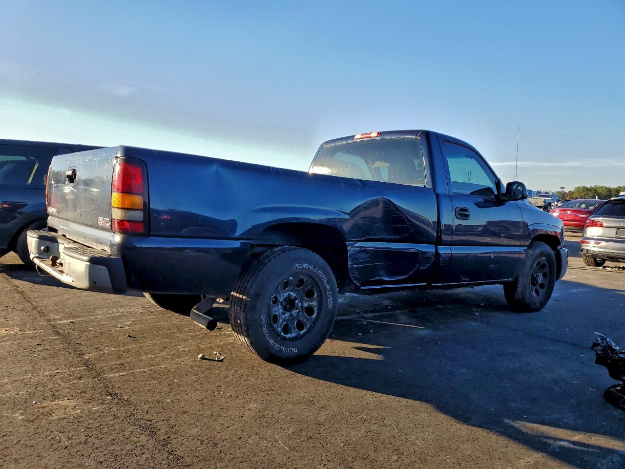 2007 GMC NEW SIERRA C1500 CLASSIC photo 3