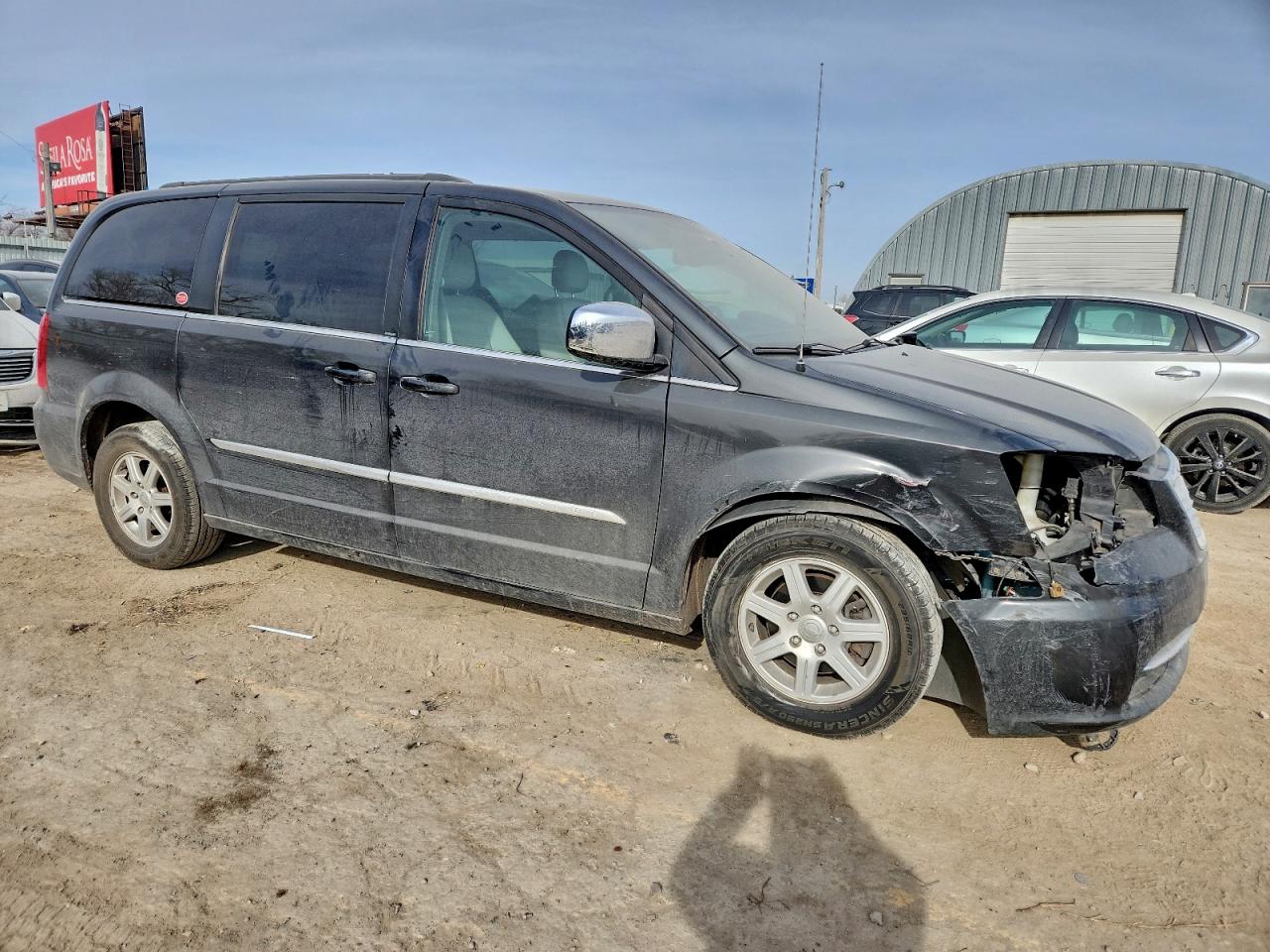 2012 CHRYSLER TOWN & COUNTRY TOURING L photo 4