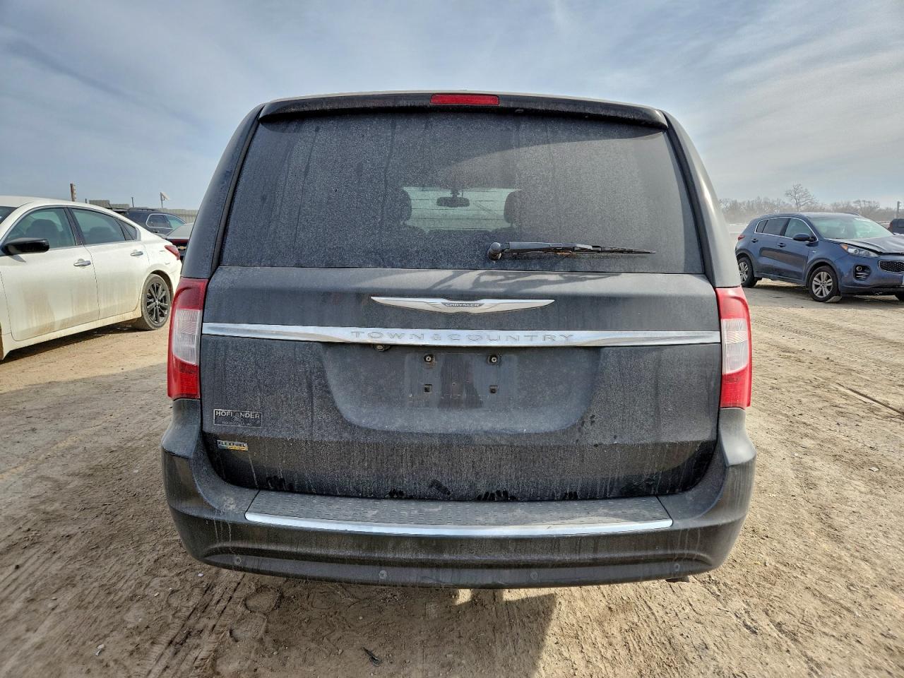 2012 CHRYSLER TOWN & COUNTRY TOURING L photo 6