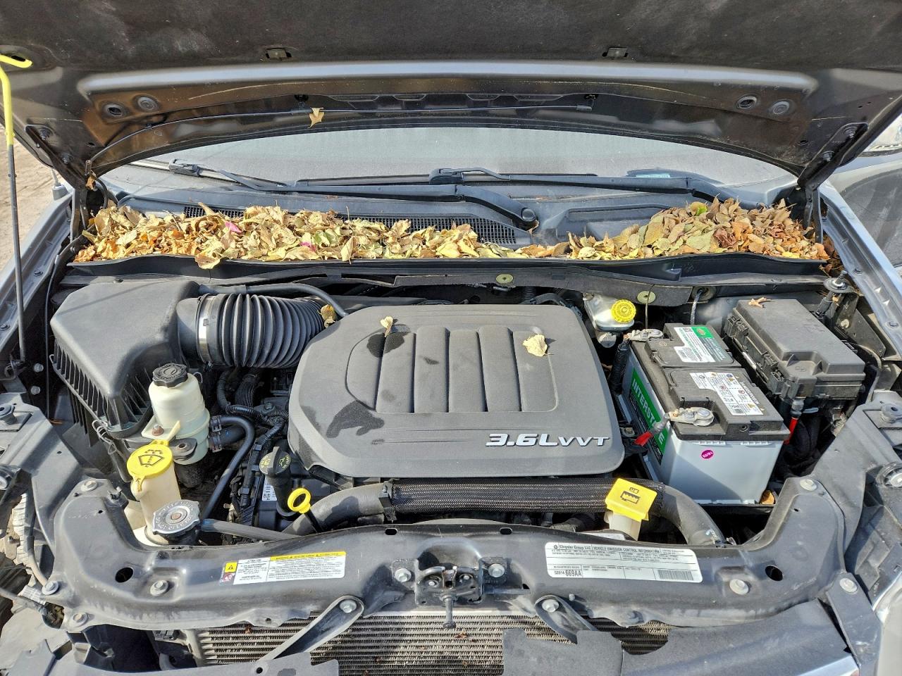 2012 CHRYSLER TOWN & COUNTRY TOURING L photo 12