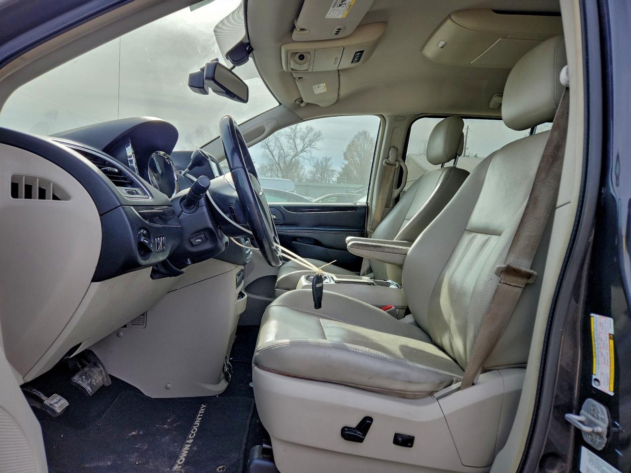 2012 CHRYSLER TOWN & COUNTRY TOURING L photo 7
