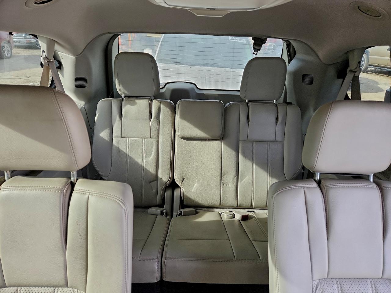 2012 CHRYSLER TOWN & COUNTRY TOURING L photo 10
