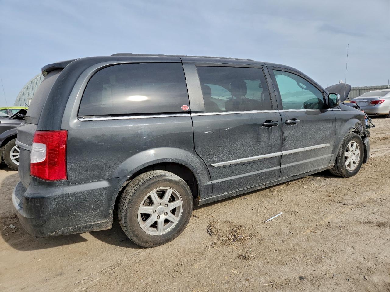 2012 CHRYSLER TOWN & COUNTRY TOURING L photo 3
