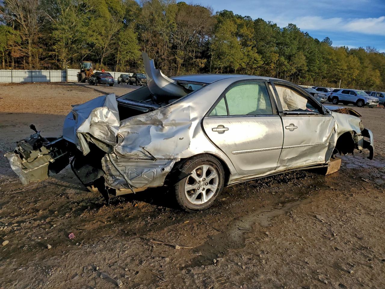 2005 TOYOTA CAMRY LE photo 3