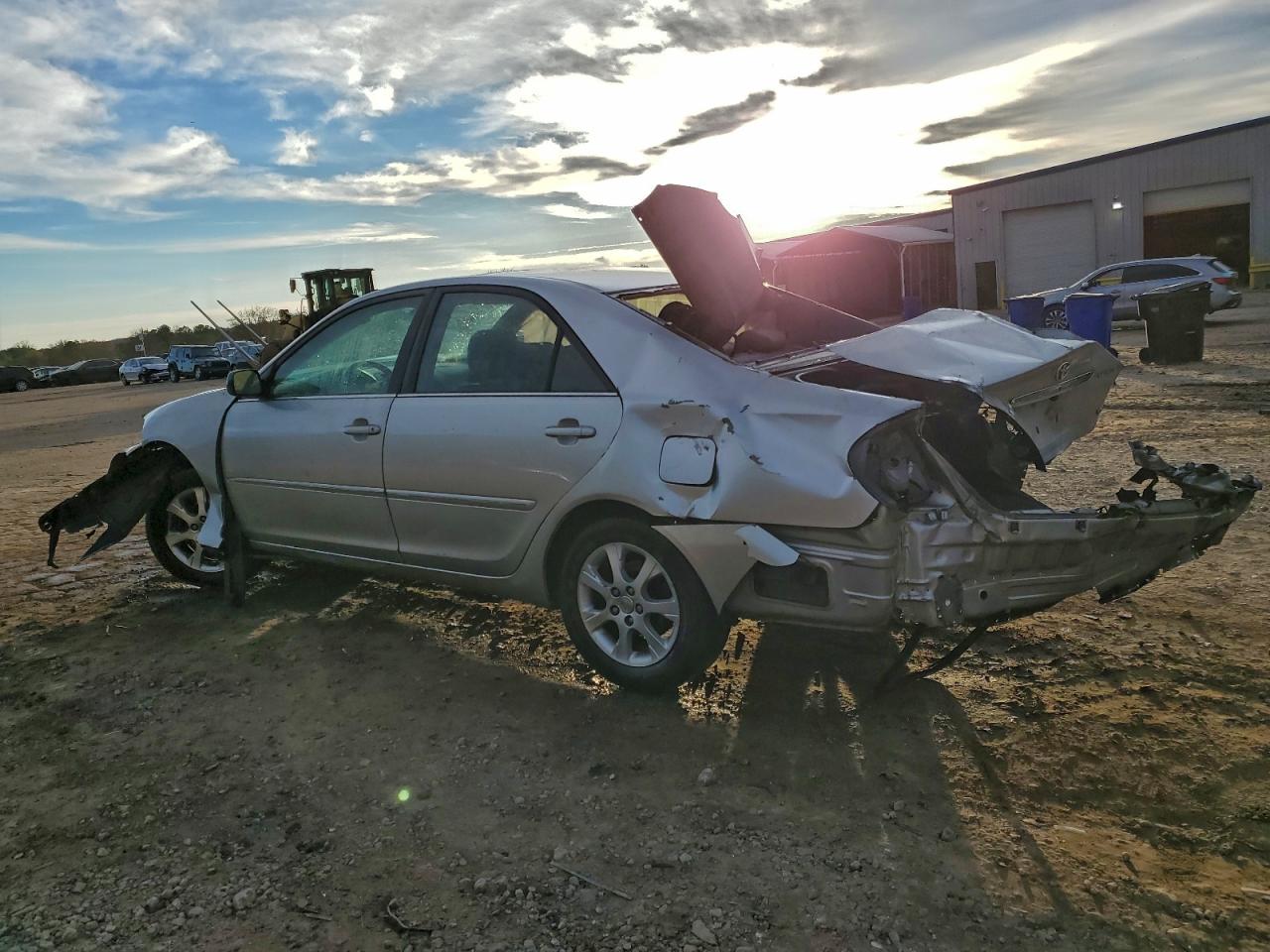2005 TOYOTA CAMRY LE photo 2