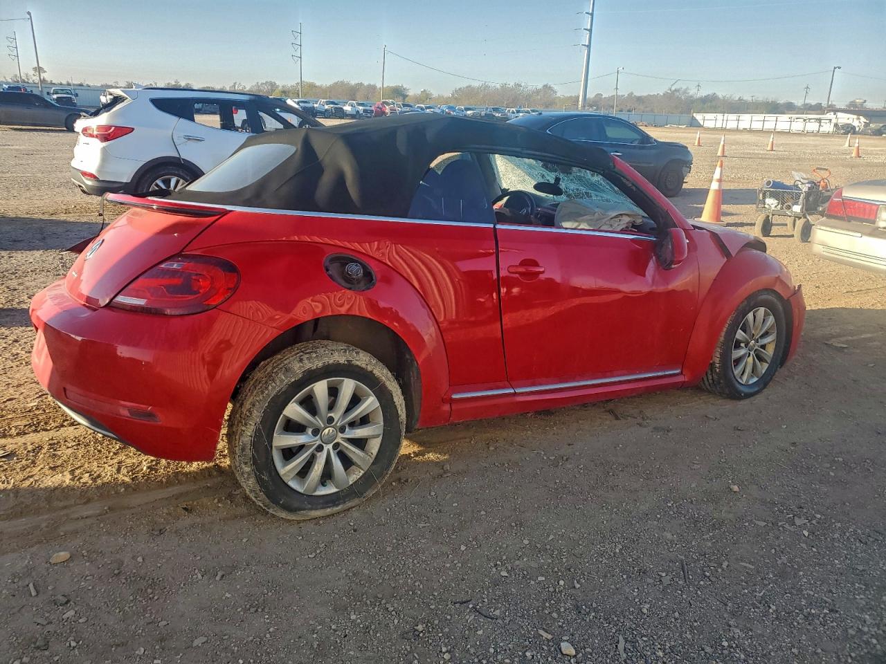 2019 VOLKSWAGEN BEETLE S photo 3