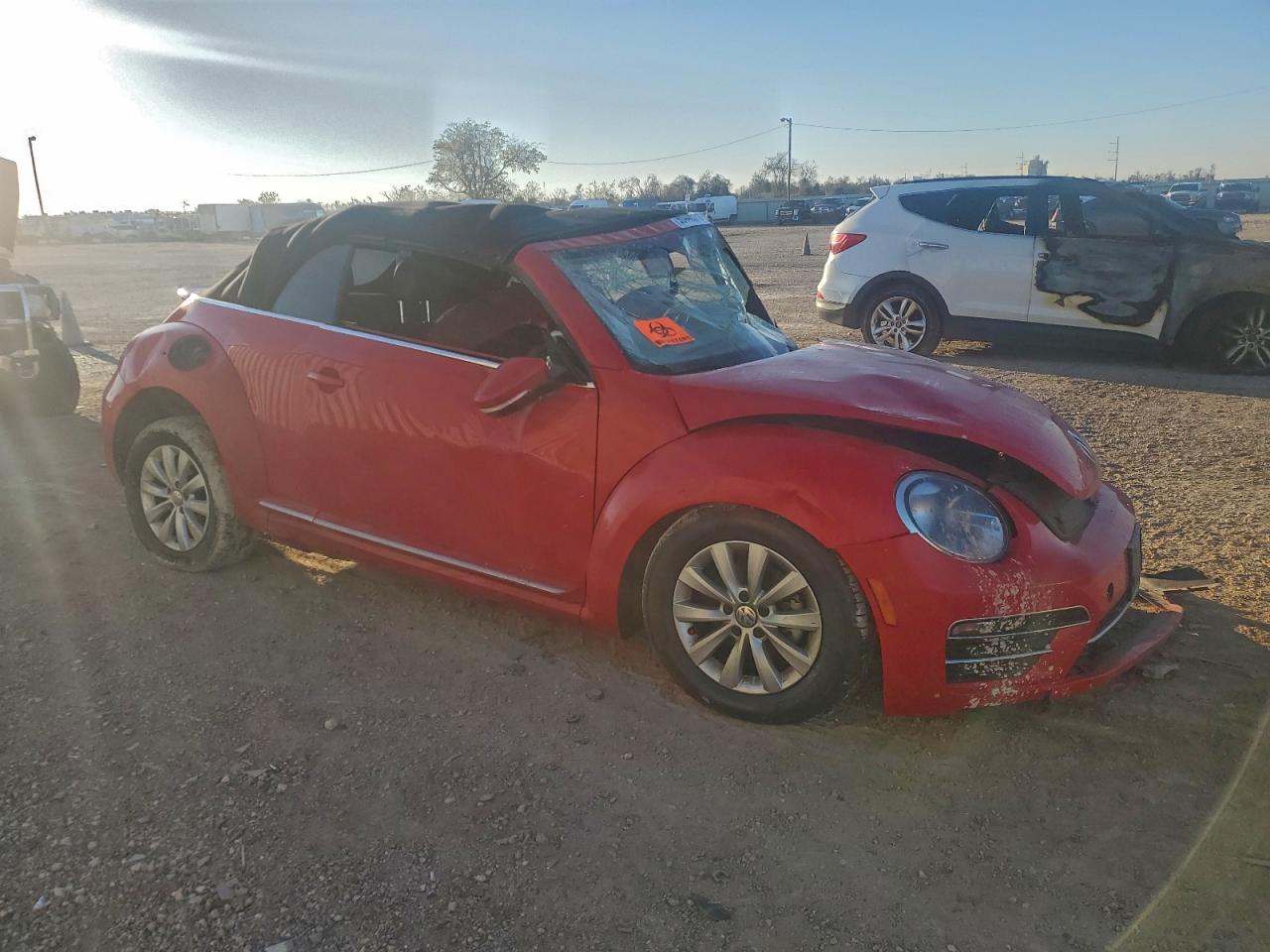 2019 VOLKSWAGEN BEETLE S photo 4
