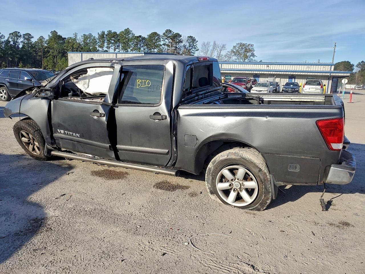 2011 NISSAN TITAN S photo 2