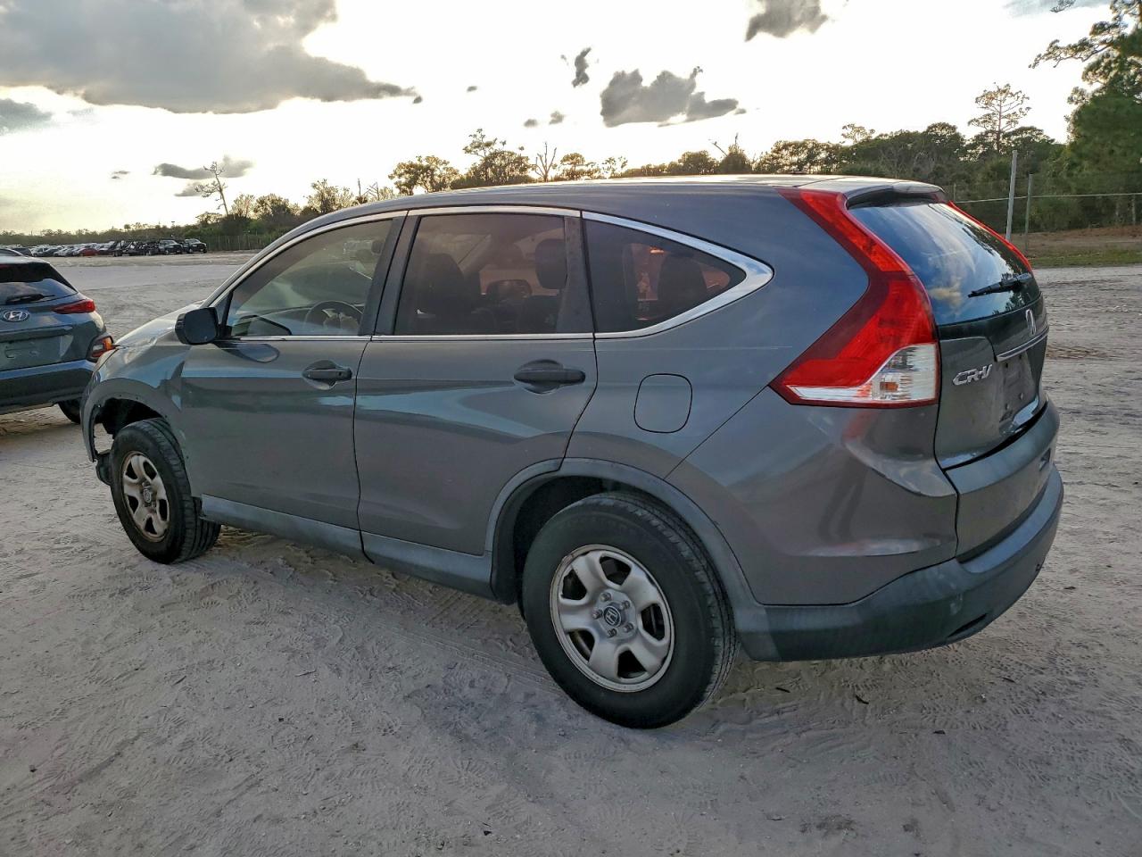 2014 HONDA CR-V LX photo 2