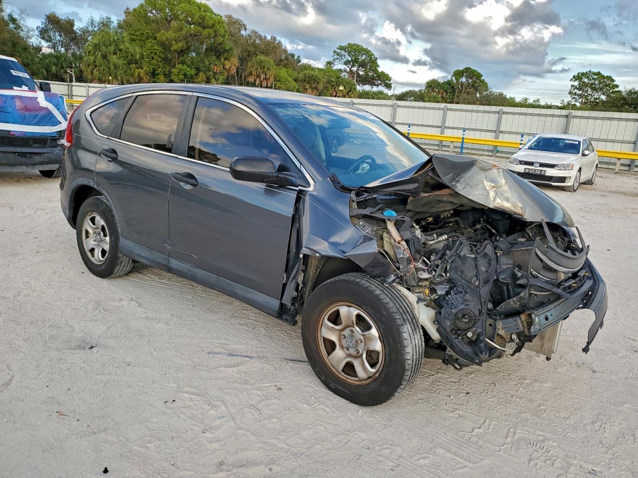 2014 HONDA CR-V LX photo 4