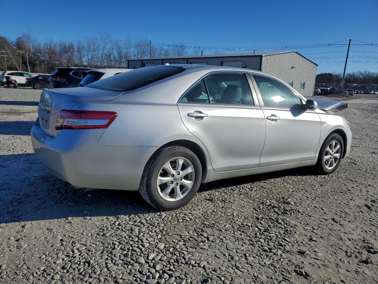 2011 TOYOTA CAMRY BASE photo 3