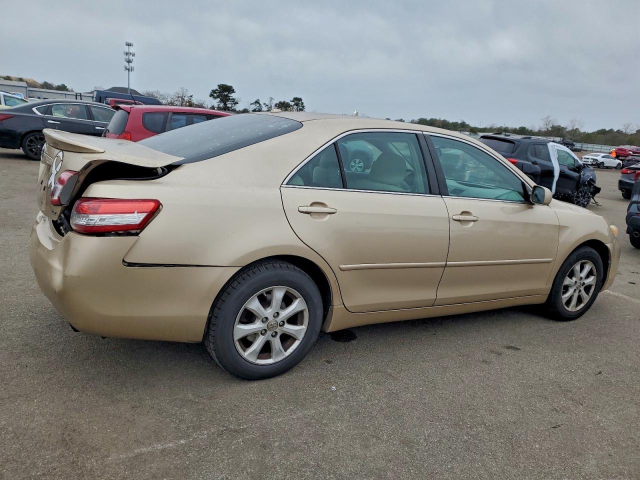 2010 TOYOTA CAMRY BASE photo 3