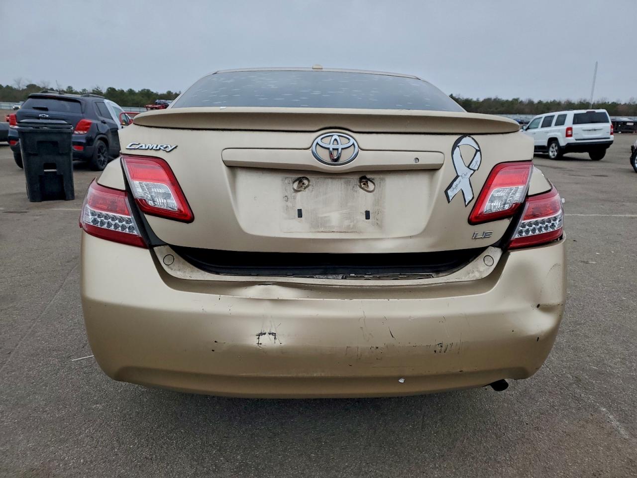 2010 TOYOTA CAMRY BASE photo 6