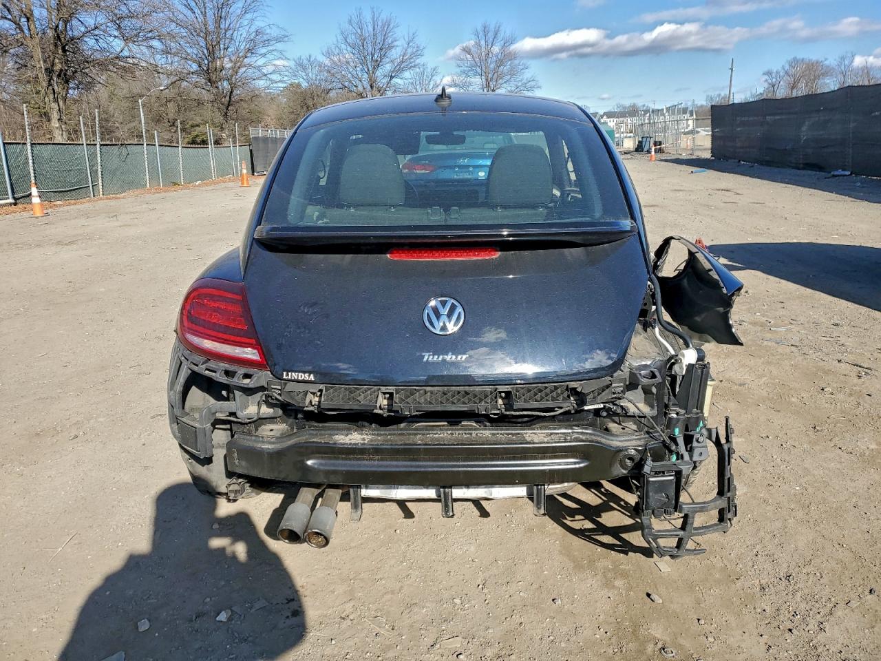 2018 VOLKSWAGEN BEETLE S photo 6