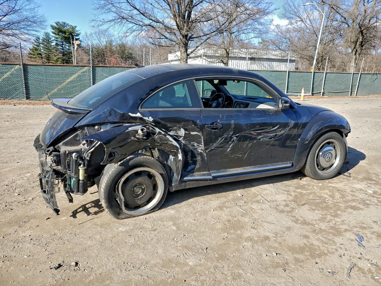 2018 VOLKSWAGEN BEETLE S photo 3