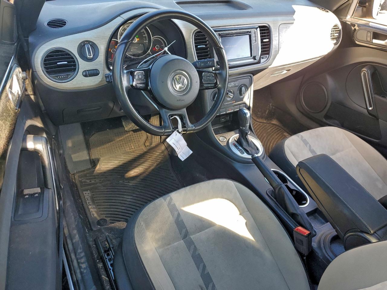 2018 VOLKSWAGEN BEETLE S photo 8