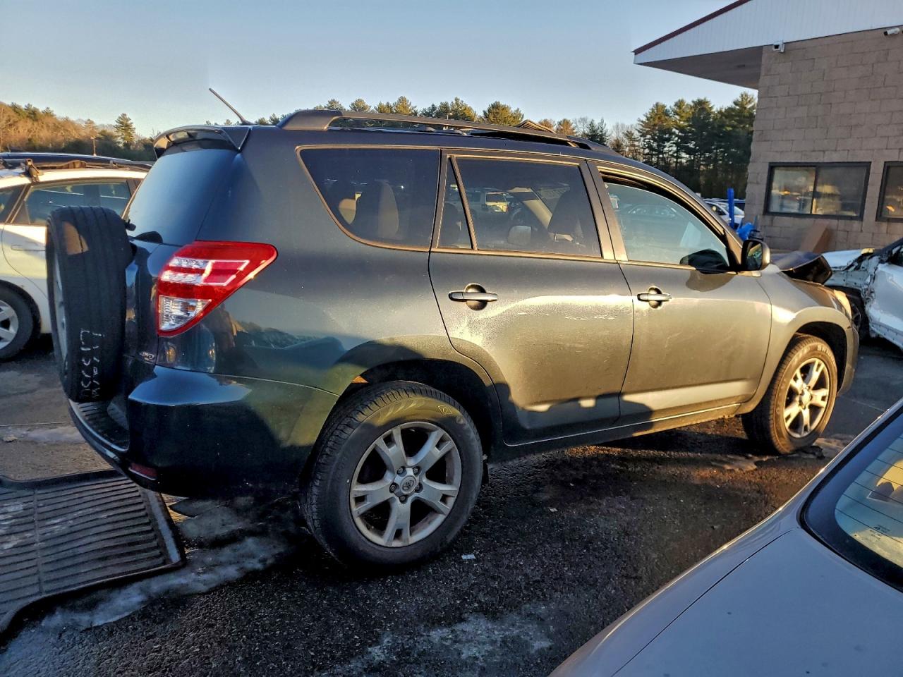 2012 TOYOTA RAV4 photo 3